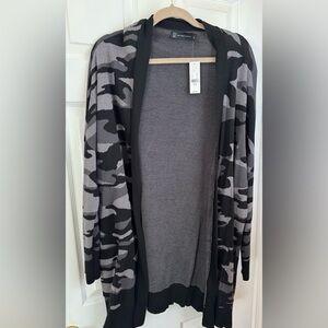 New York & Company Black/Grey Camouflage Print Cardigan / Size Large. NWT